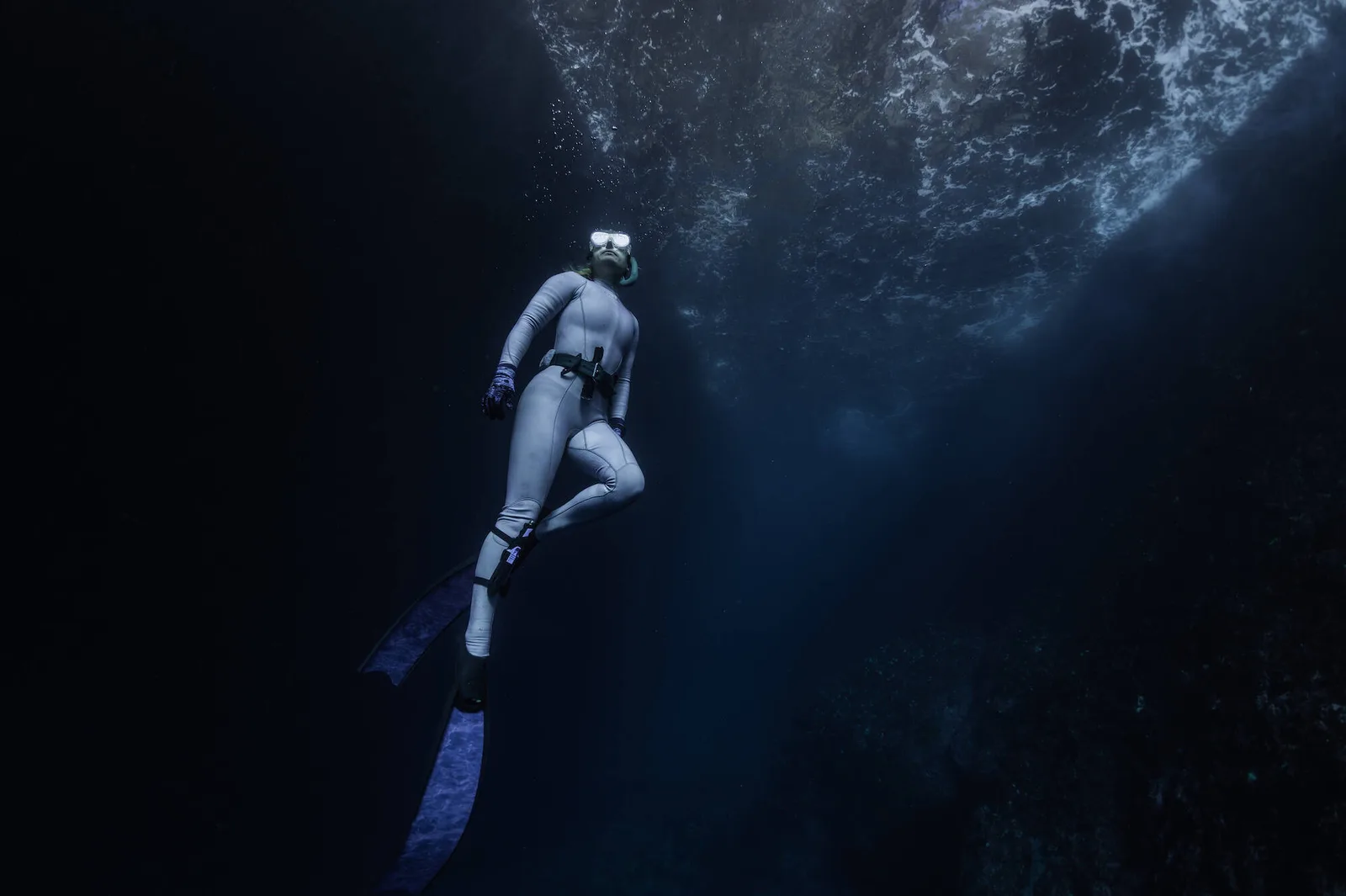A group enjoying a calm freediving session together.
